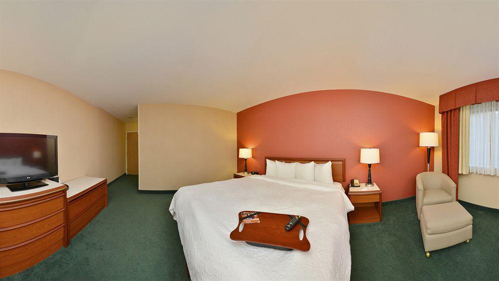 Hotel Hampton Airport 3*