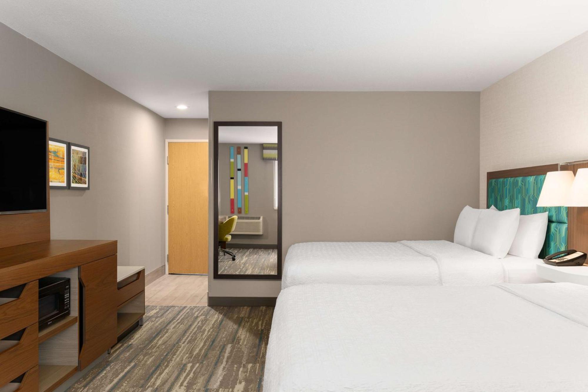 Hotel Hampton Airport 3*