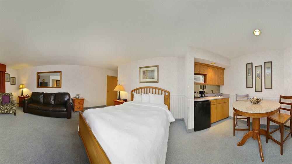 Hampton Airport Hotel